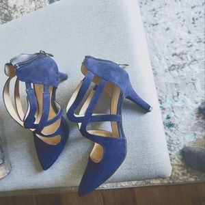 Navy pumps